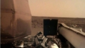 美国国家航空和宇宙航行局InSight着陆器提供火星着陆点的第一个清晰图像