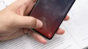 三星Galaxy S10超声波屏下指纹解锁，安全便捷“无所不能”