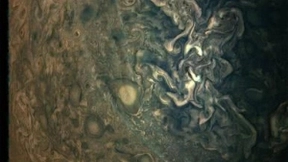 NASA发布超清晰木星照 唯美缥缈似梵高名画《星空》