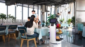让机器人真价值落地 九号饱饱送餐机器人首尔IFS国际特许经营展亮相