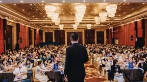 华盛美业实效商学，携手美业人行稳致远