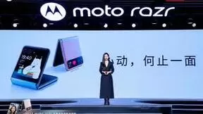 外表精致+内核超稳，“时尚精”全新moto razr小折叠斩获手机榜TOP1