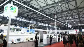 富士胶片登陆P&I 2024，新品亿像素中画幅无反相机震撼亮相