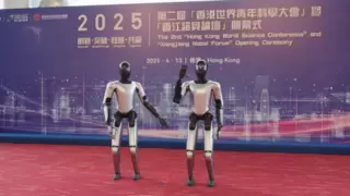魔法原子人形机器人小麦首秀国际科学盛会 迎宾多位政要与诺奖得主