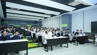 杭州铭师堂携手阿里云开启AI通识培新，共启AI发展新篇章