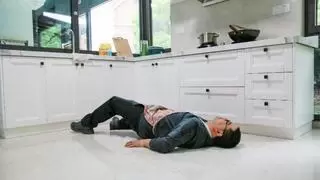 家中摔倒10小时无人知！三思跌倒侦测吸顶灯新品将至：做独居老人的隐形守护者