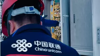 冒雨抢修，用心守护——记团堡镇的“网络守护者”滕师傅