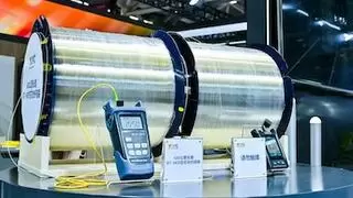 长飞助力三大运营商首条空芯光纤商用线路开通 引领下一代光通信技术革新
