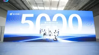 智元第5000台通用具身机器人量产下线，灵犀X2交付黄晓明工作室