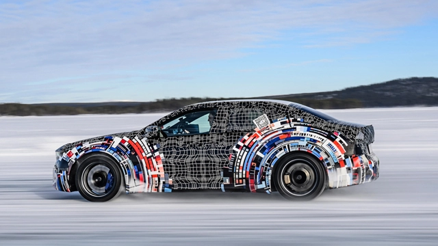 宝马推出首款纯电动M系列跑车M3，四电机配置动力强劲