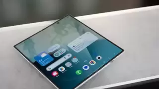 三星发布新型可折叠显示屏，不易产生折痕，也更耐损