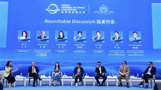 亮亮视野AR+AI会议翻译系统亮相世界物联网500强峰会，让每位嘉宾都能看到自己的语言