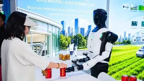WAIC 2026 | 移远轮臂式具身机器人平台登场：让机器人“想明白、反应快、拿得稳“