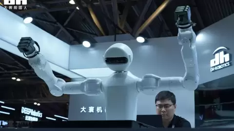 大寰机器人WAIC精彩瞬间，解锁灵巧操作的无限可能