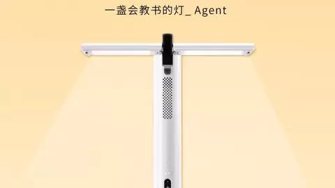 热芒AI作业护眼灯R2：让AI走出屏幕，走到孩子身旁，成为孩子物理世界的智能学伴！
