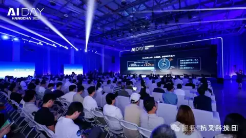 杭叉集团举办首届AI DAY科技日 正式发布LogiMind具身大模型与全系列叉车机器人