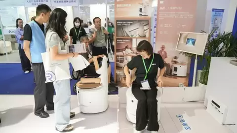 跃伴智能如厕机器人首秀福祉展，聚焦失能人群如厕难题